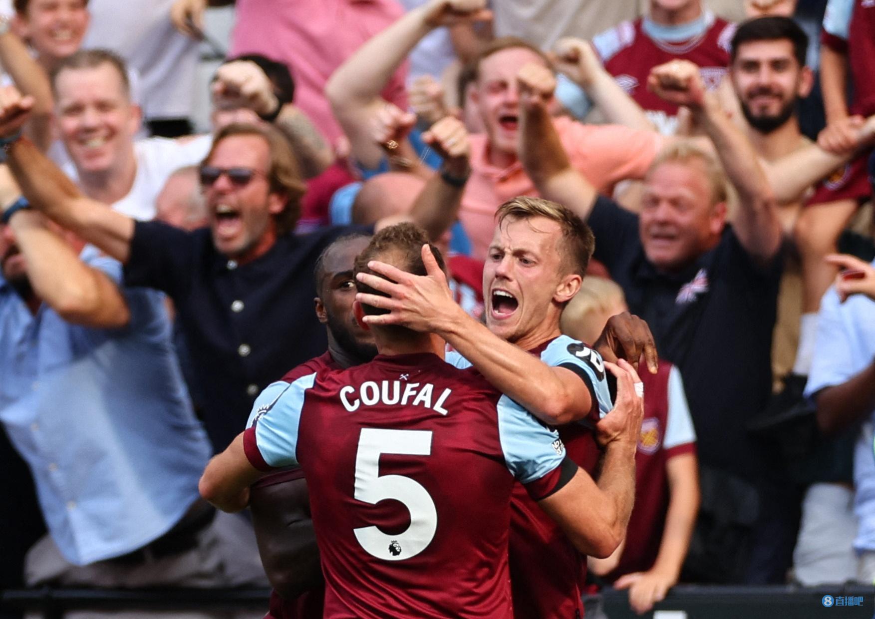 足球比赛中 足球比赛中