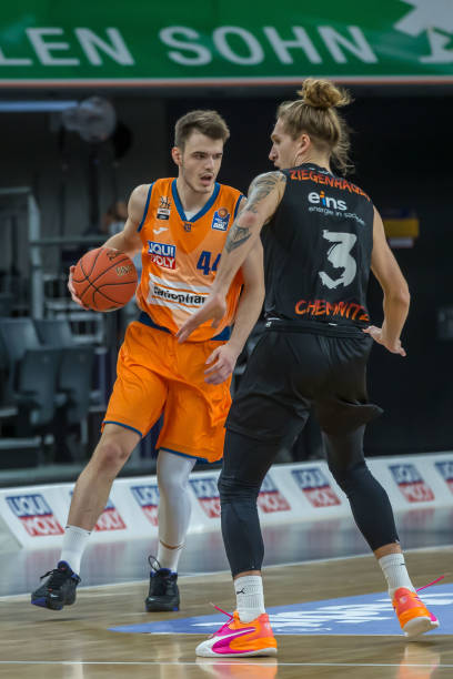 住了比赛的 住了比赛的